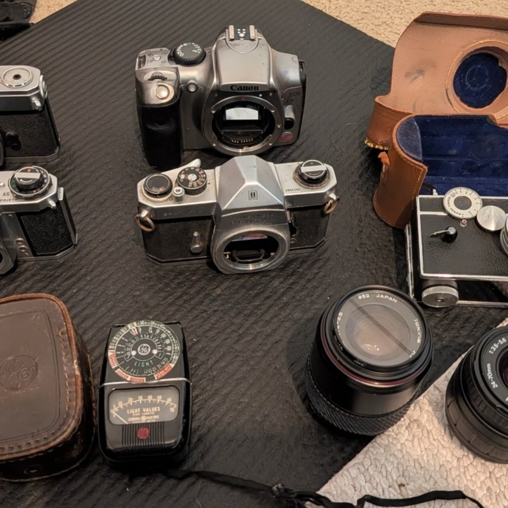 Canon Black and Silver Camera Set - Picture 2 of 11